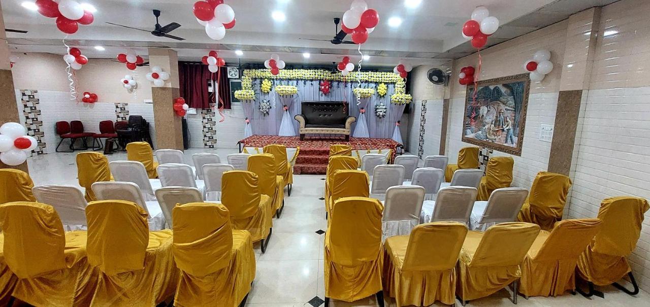 Ap Palace Hotel, Ayodhya Bagian luar foto