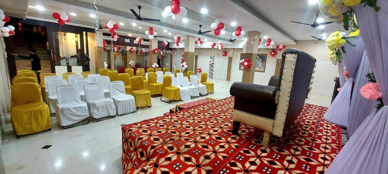 Ap Palace Hotel, Ayodhya Bagian luar foto