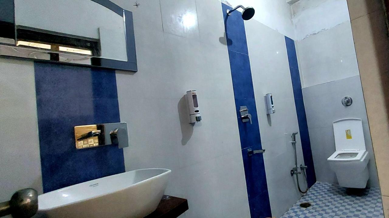 Ap Palace Hotel, Ayodhya Bagian luar foto