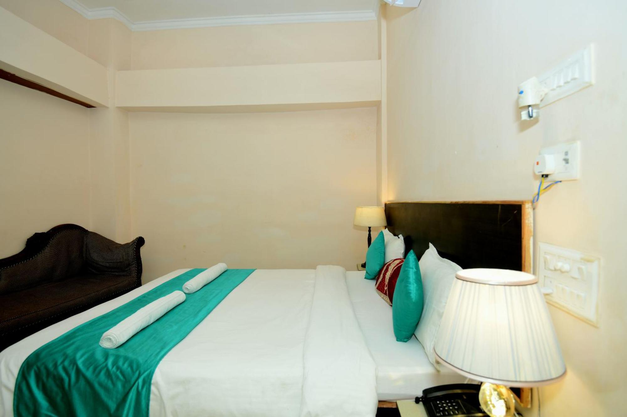 Ap Palace Hotel, Ayodhya Bagian luar foto