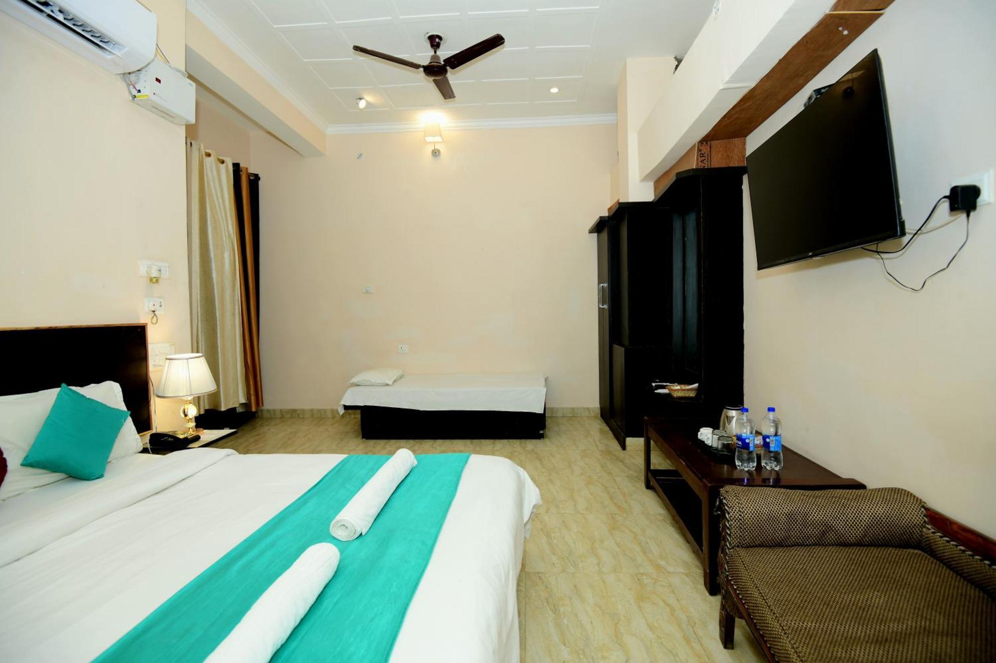 Ap Palace Hotel, Ayodhya Bagian luar foto