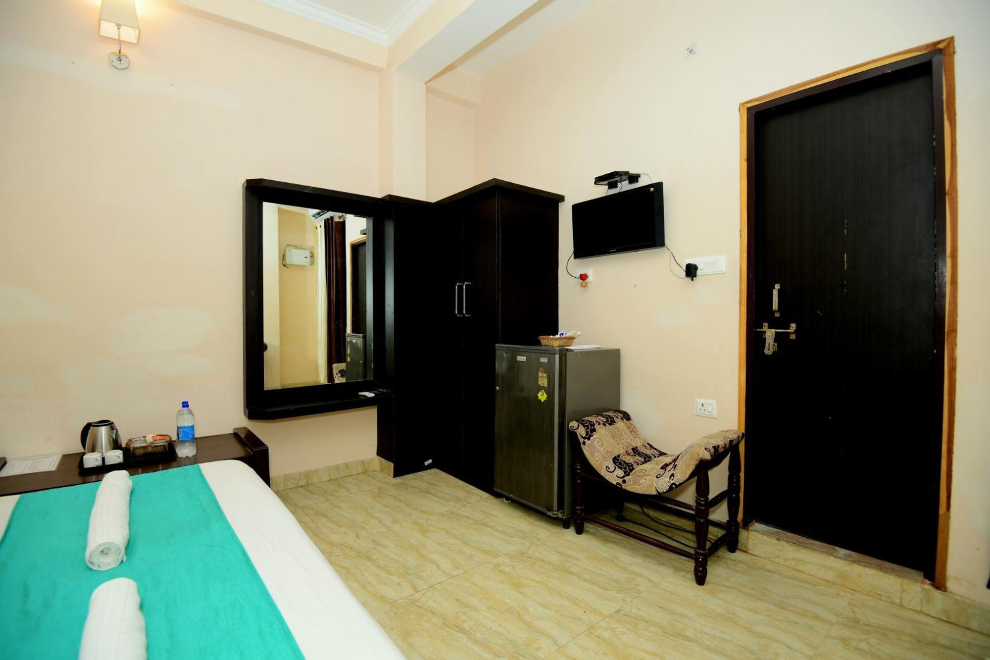 Ap Palace Hotel, Ayodhya Bagian luar foto