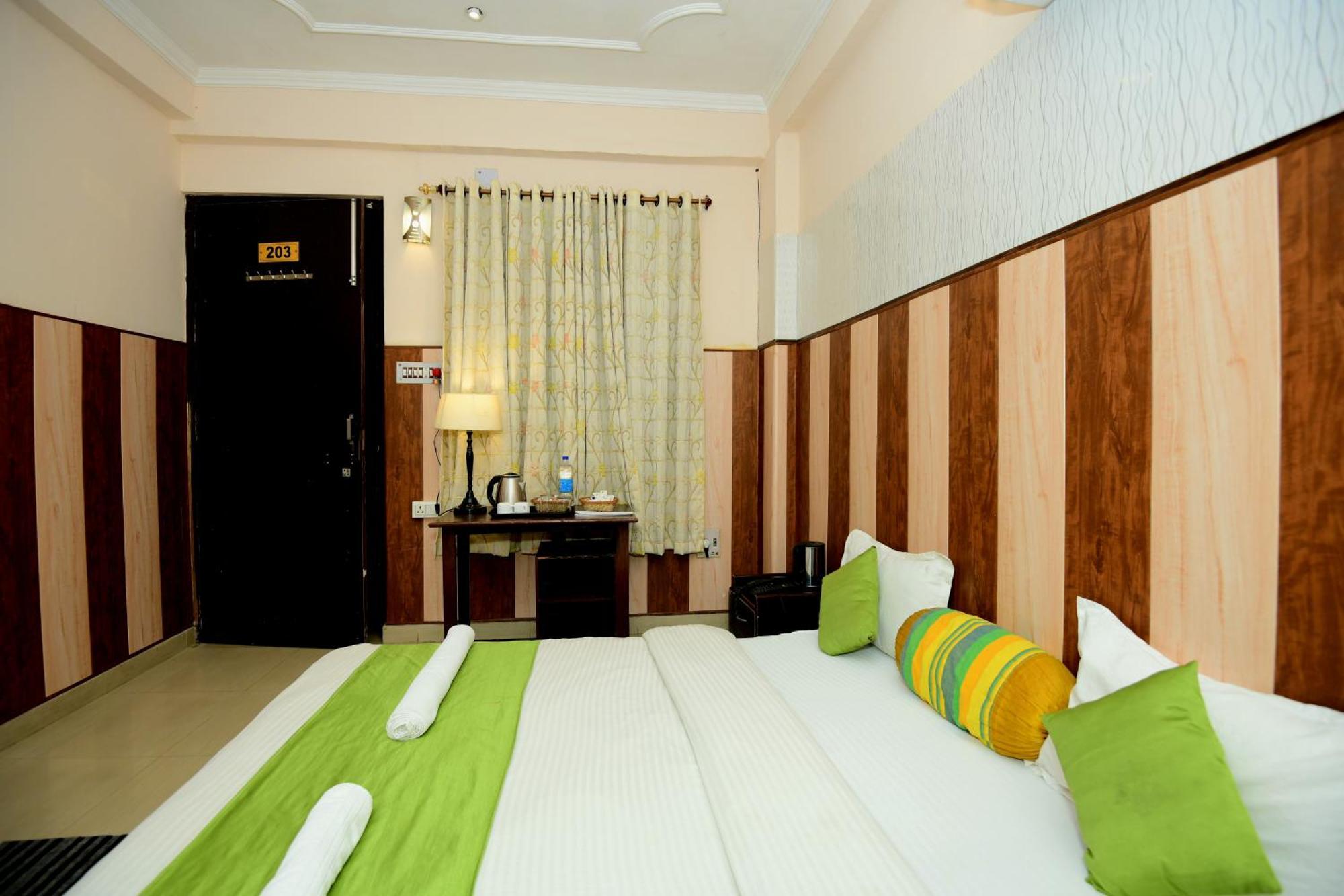 Ap Palace Hotel, Ayodhya Bagian luar foto