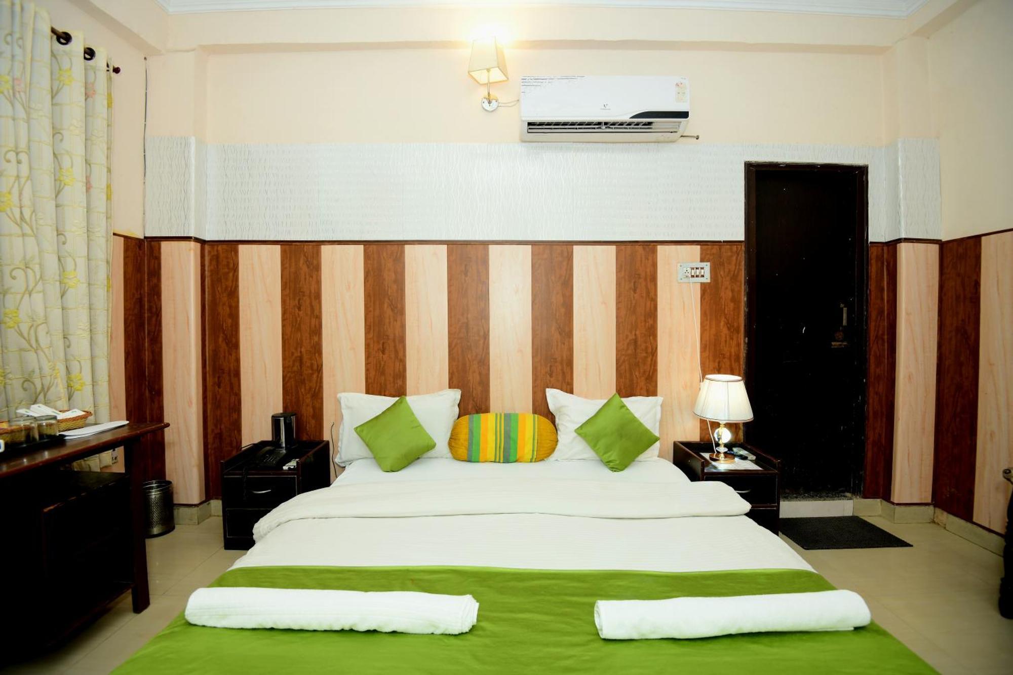 Ap Palace Hotel, Ayodhya Bagian luar foto