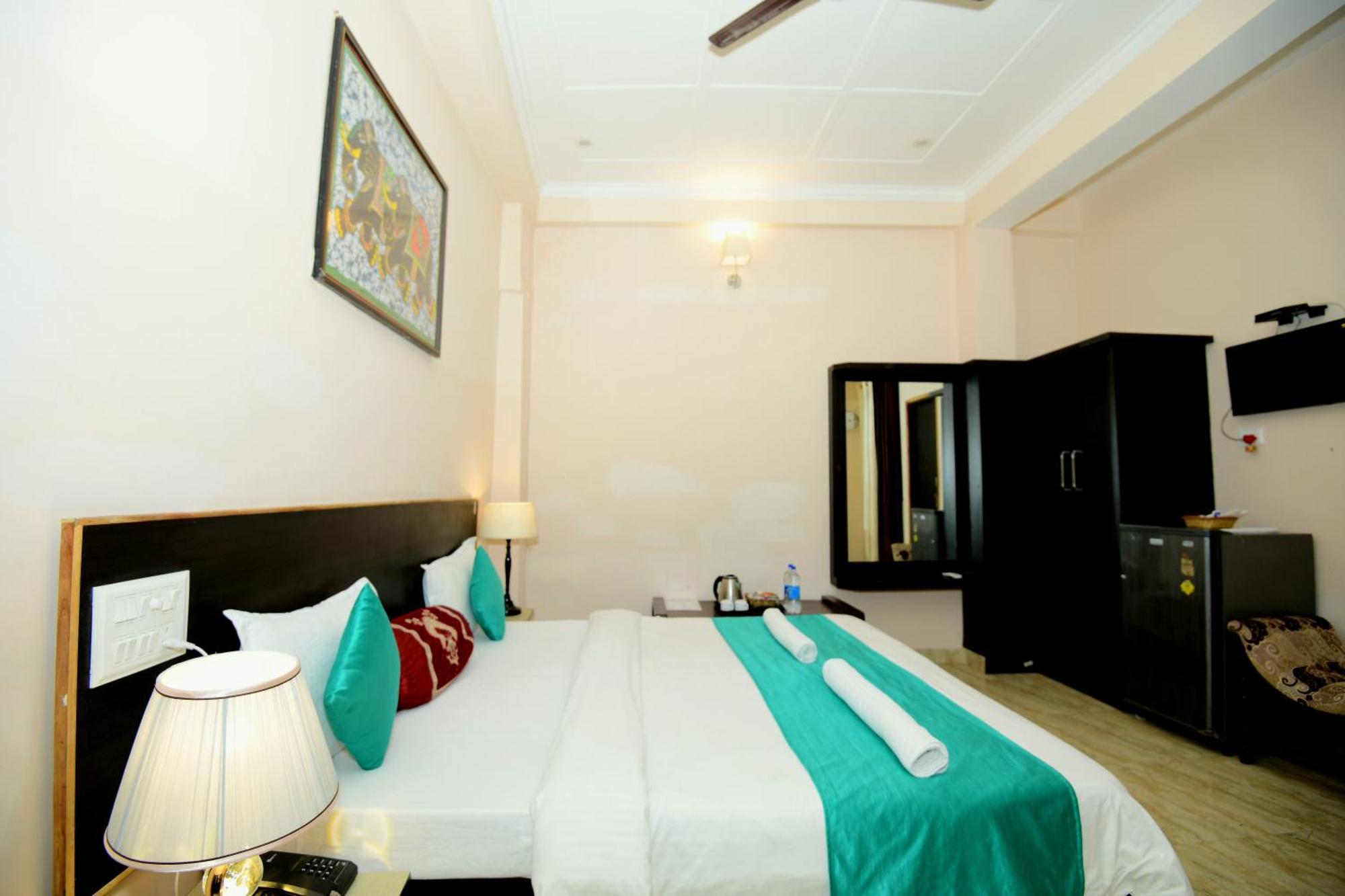 Ap Palace Hotel, Ayodhya Bagian luar foto