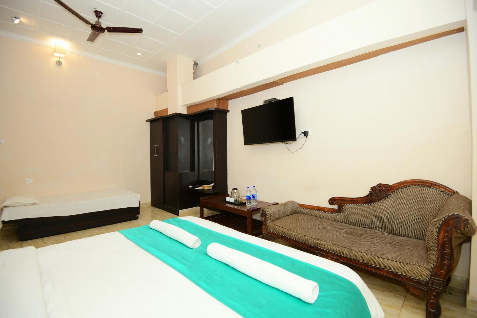 Ap Palace Hotel, Ayodhya Bagian luar foto