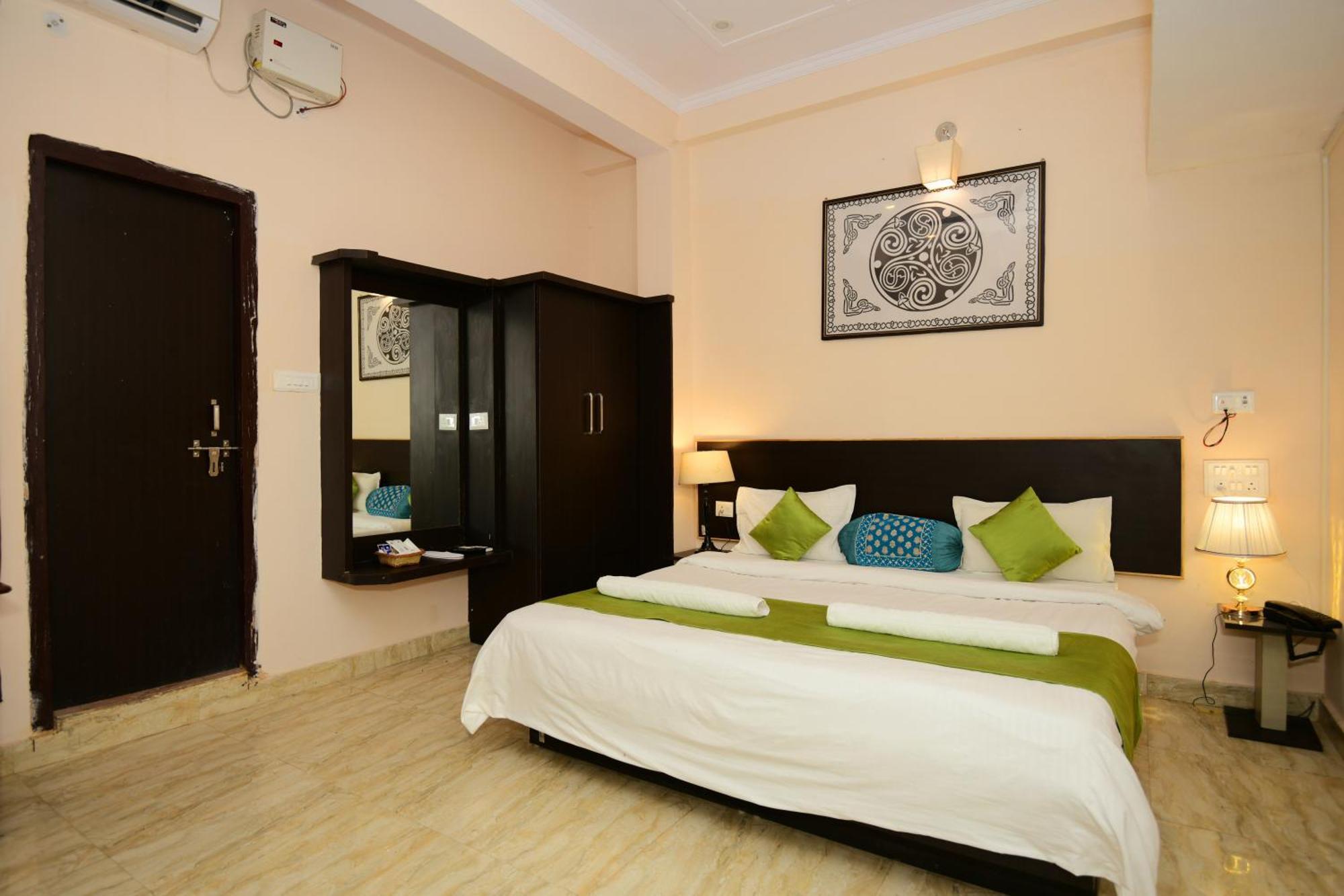 Ap Palace Hotel, Ayodhya Bagian luar foto