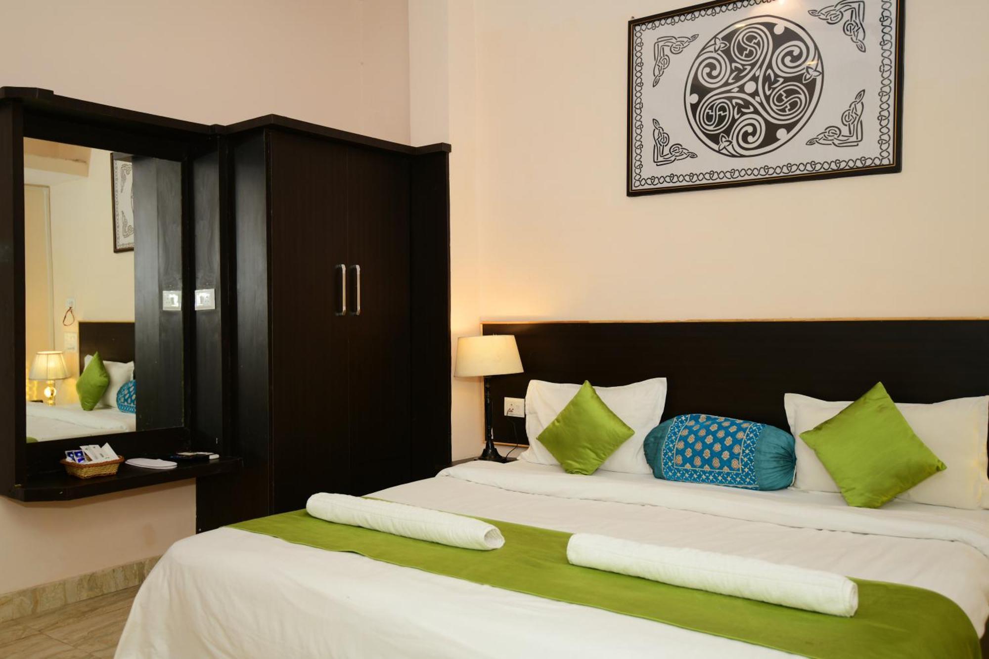 Ap Palace Hotel, Ayodhya Bagian luar foto