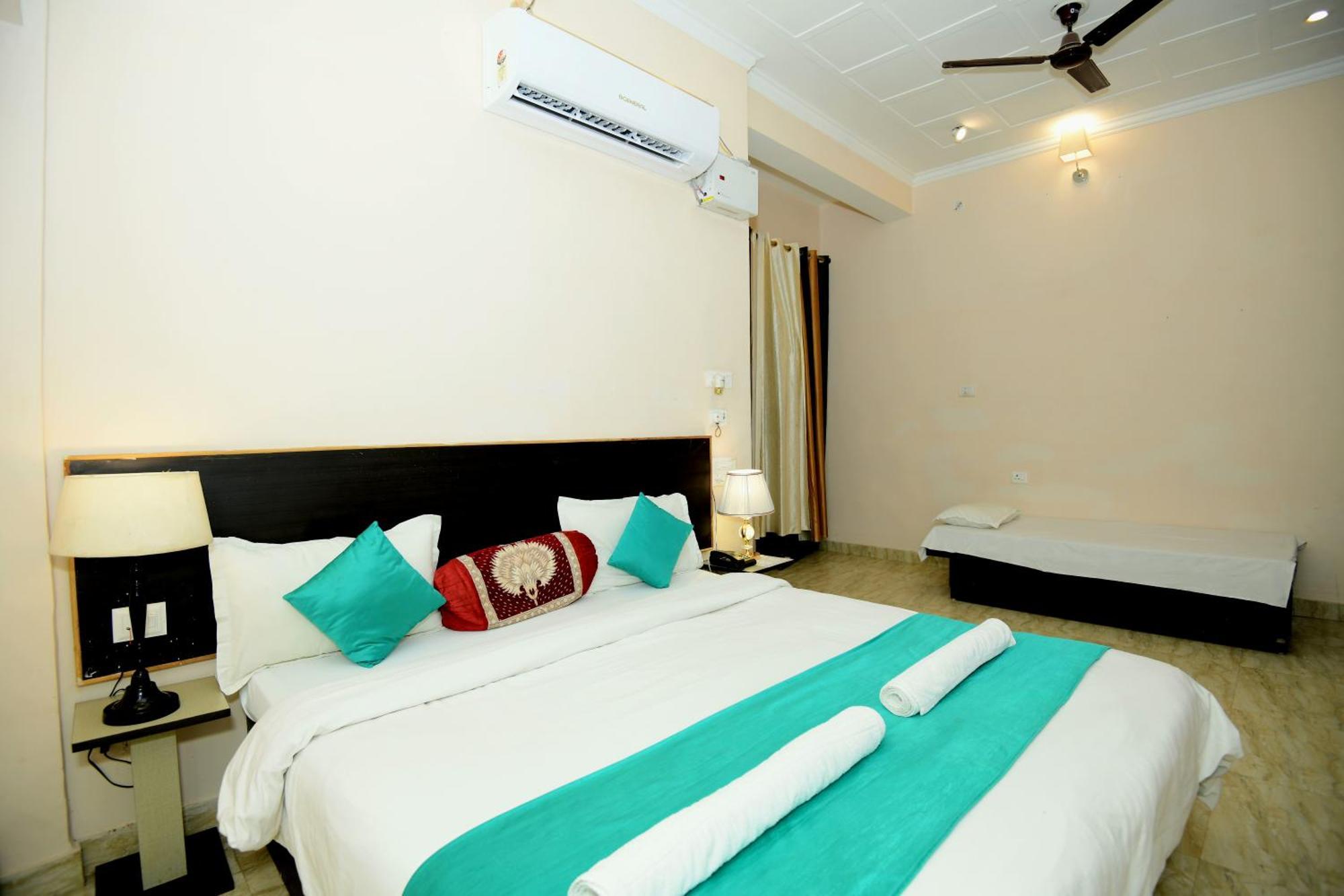 Ap Palace Hotel, Ayodhya Bagian luar foto