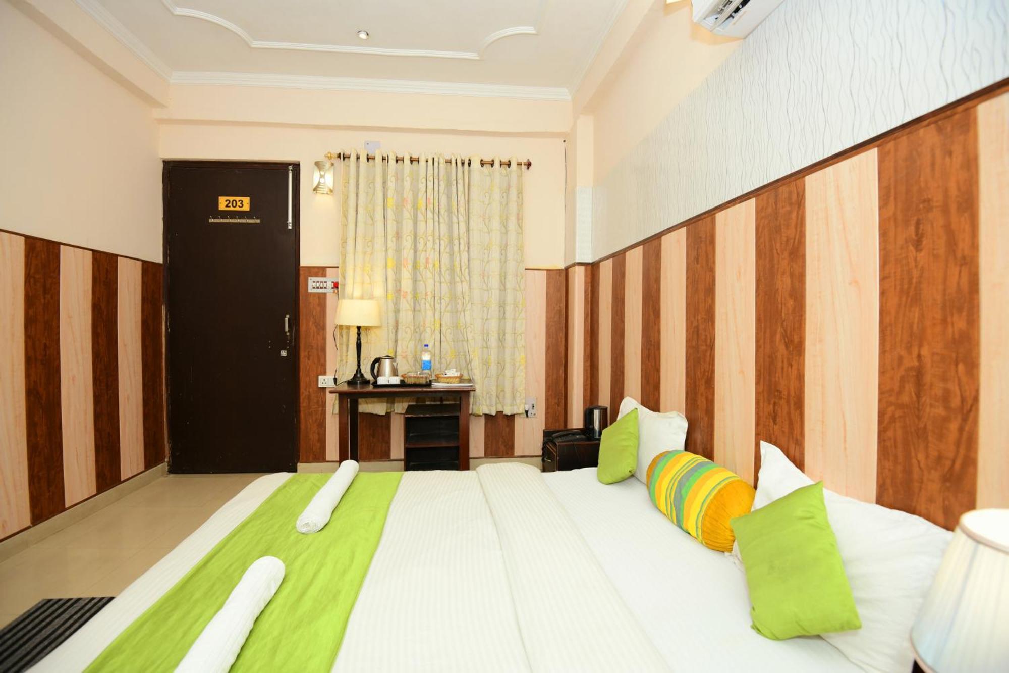 Ap Palace Hotel, Ayodhya Bagian luar foto