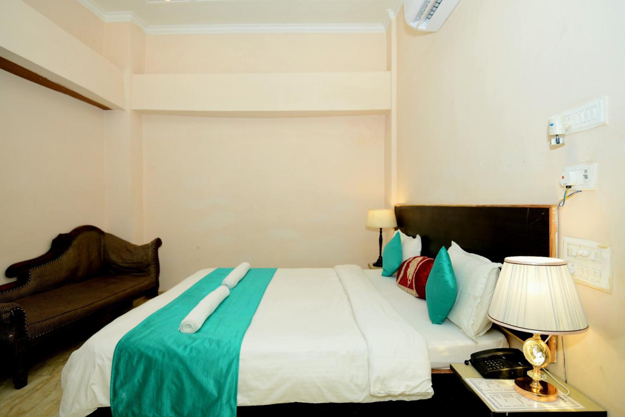 Ap Palace Hotel, Ayodhya Bagian luar foto