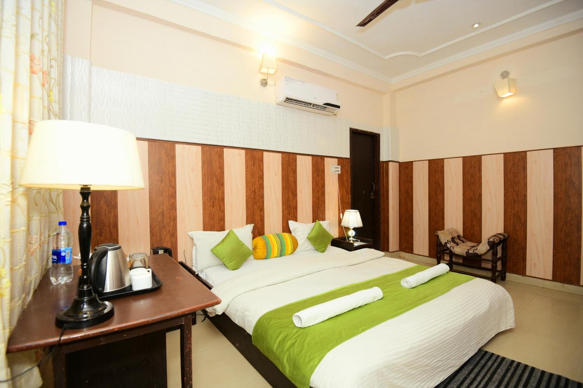 Ap Palace Hotel, Ayodhya Bagian luar foto