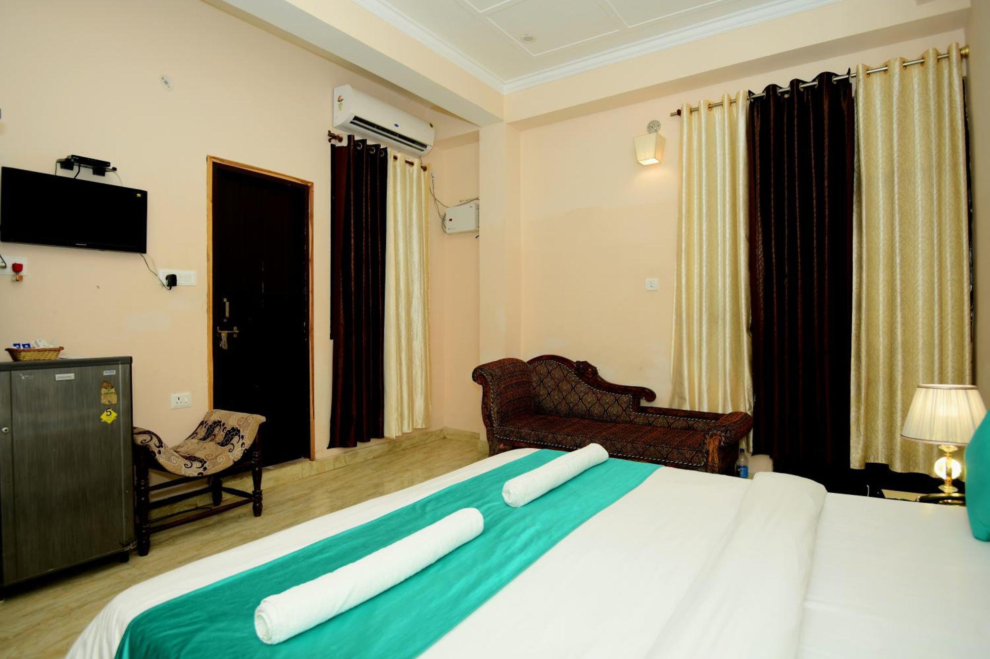 Ap Palace Hotel, Ayodhya Bagian luar foto