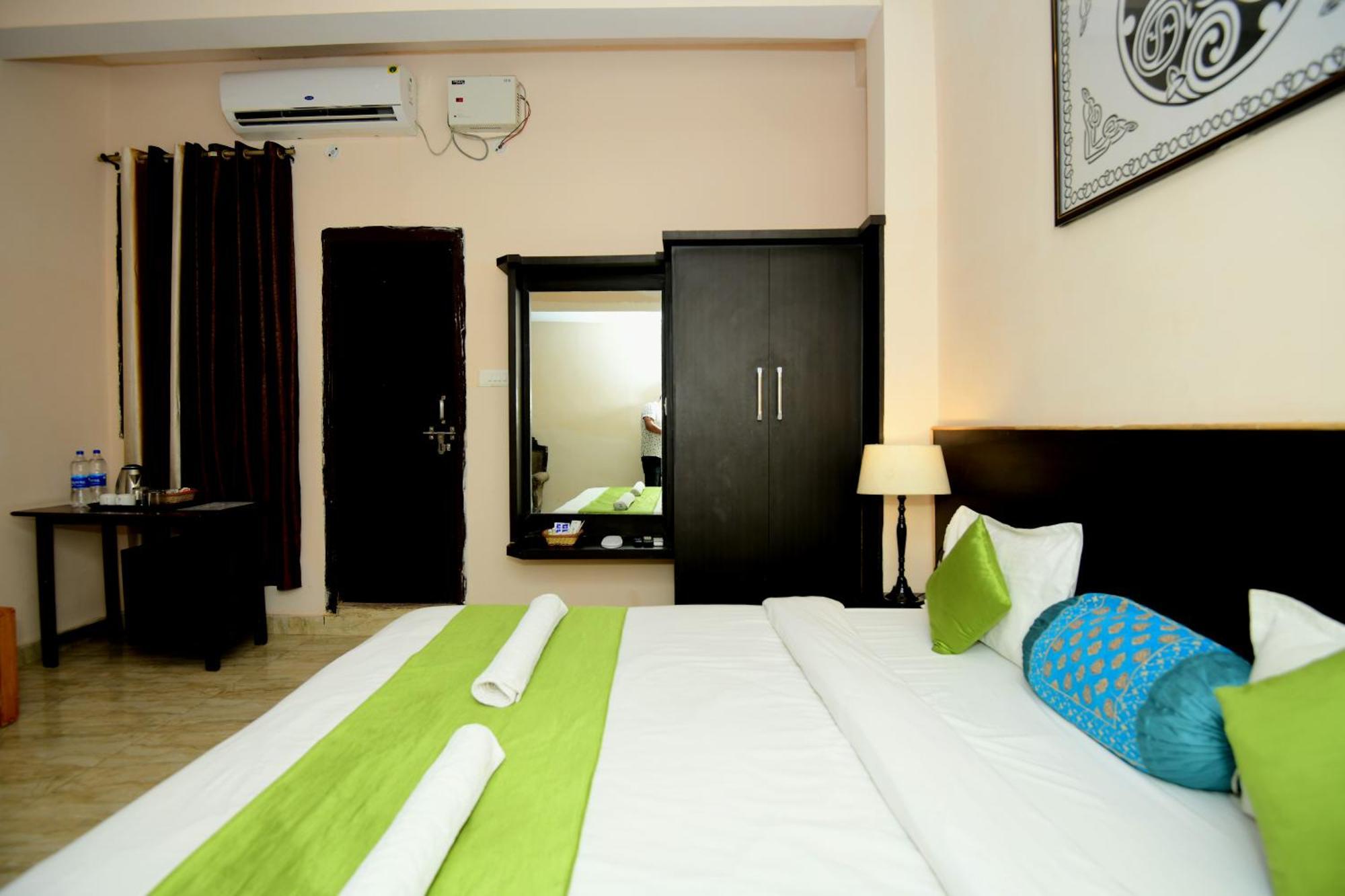 Ap Palace Hotel, Ayodhya Bagian luar foto