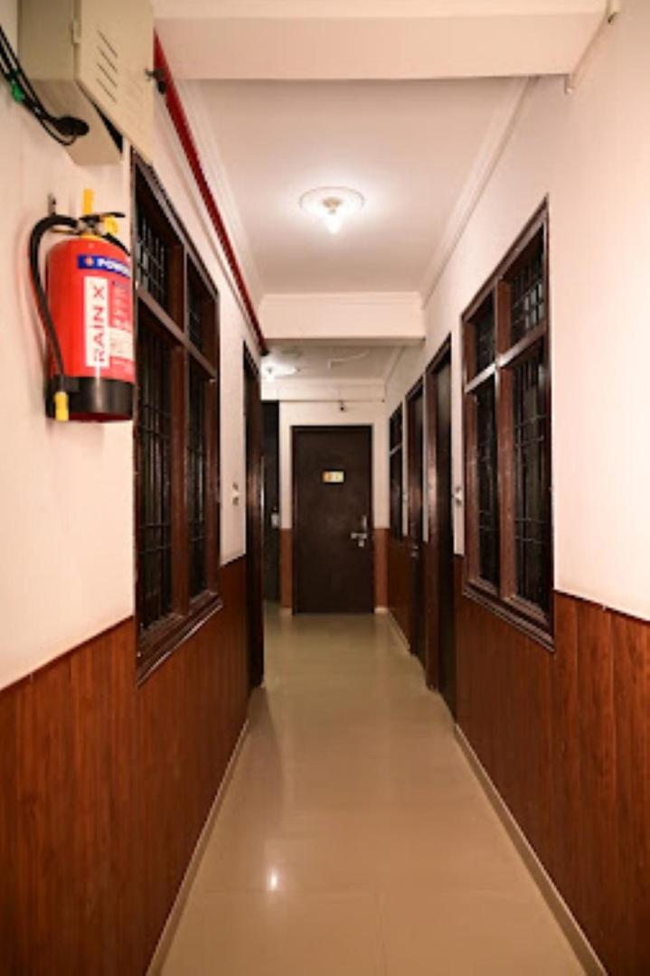 Ap Palace Hotel, Ayodhya Bagian luar foto