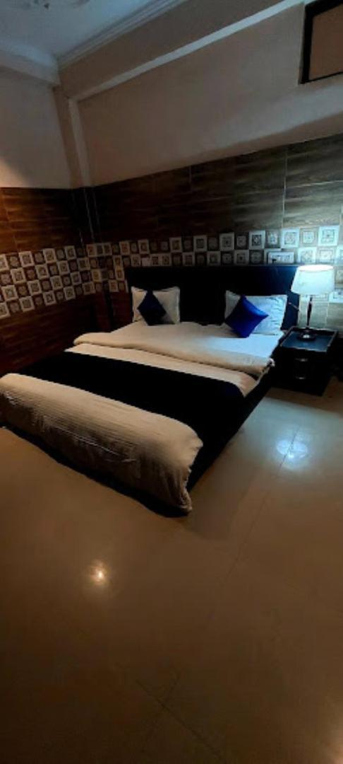 Ap Palace Hotel, Ayodhya Bagian luar foto