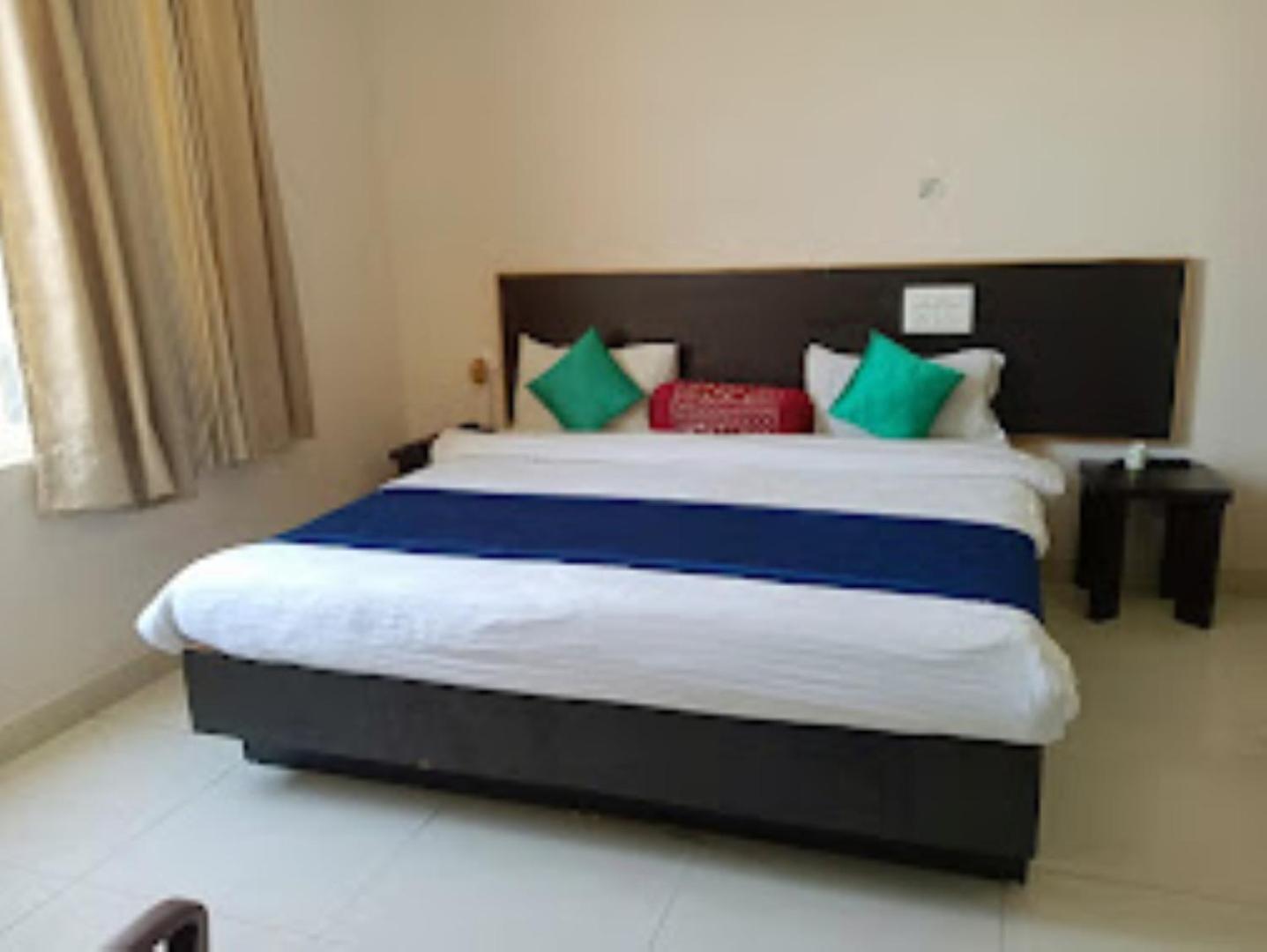 Ap Palace Hotel, Ayodhya Bagian luar foto