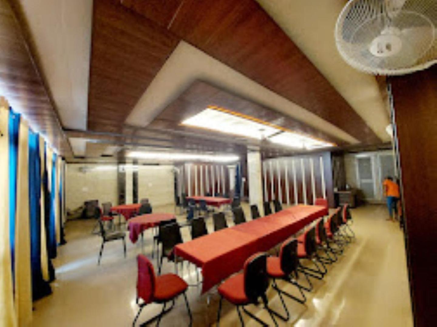 Ap Palace Hotel, Ayodhya Bagian luar foto